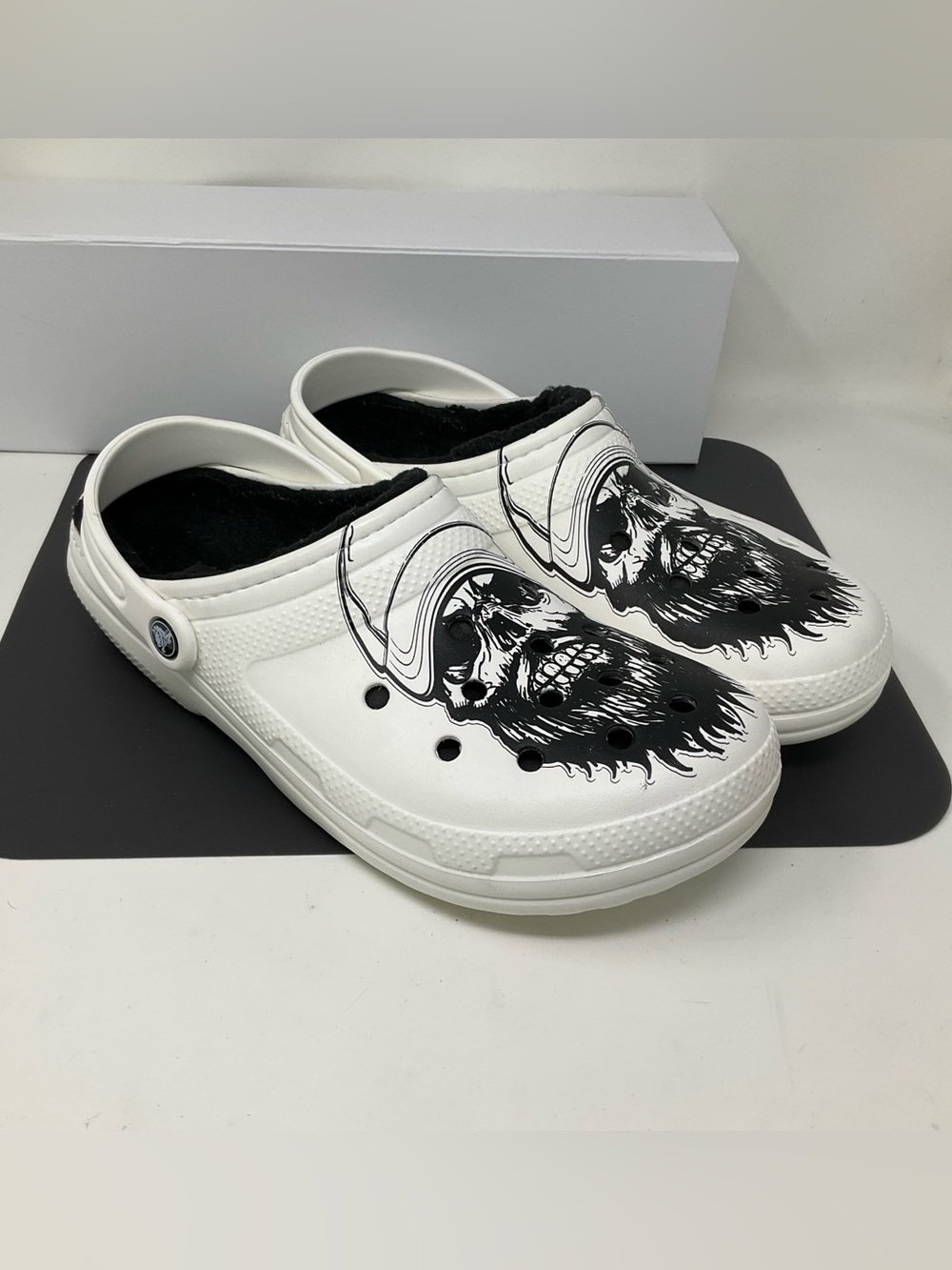 Crocs Luke Combs Classic Lined Clogs excellent size 11 limited edition skully